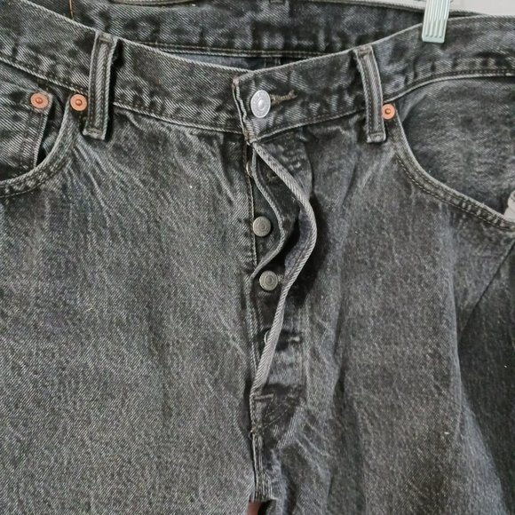 Levi's 501 Original Men's Black Jeans Reg fit/Straight Leg 36x30 Button Fly - Picture 5 of 5